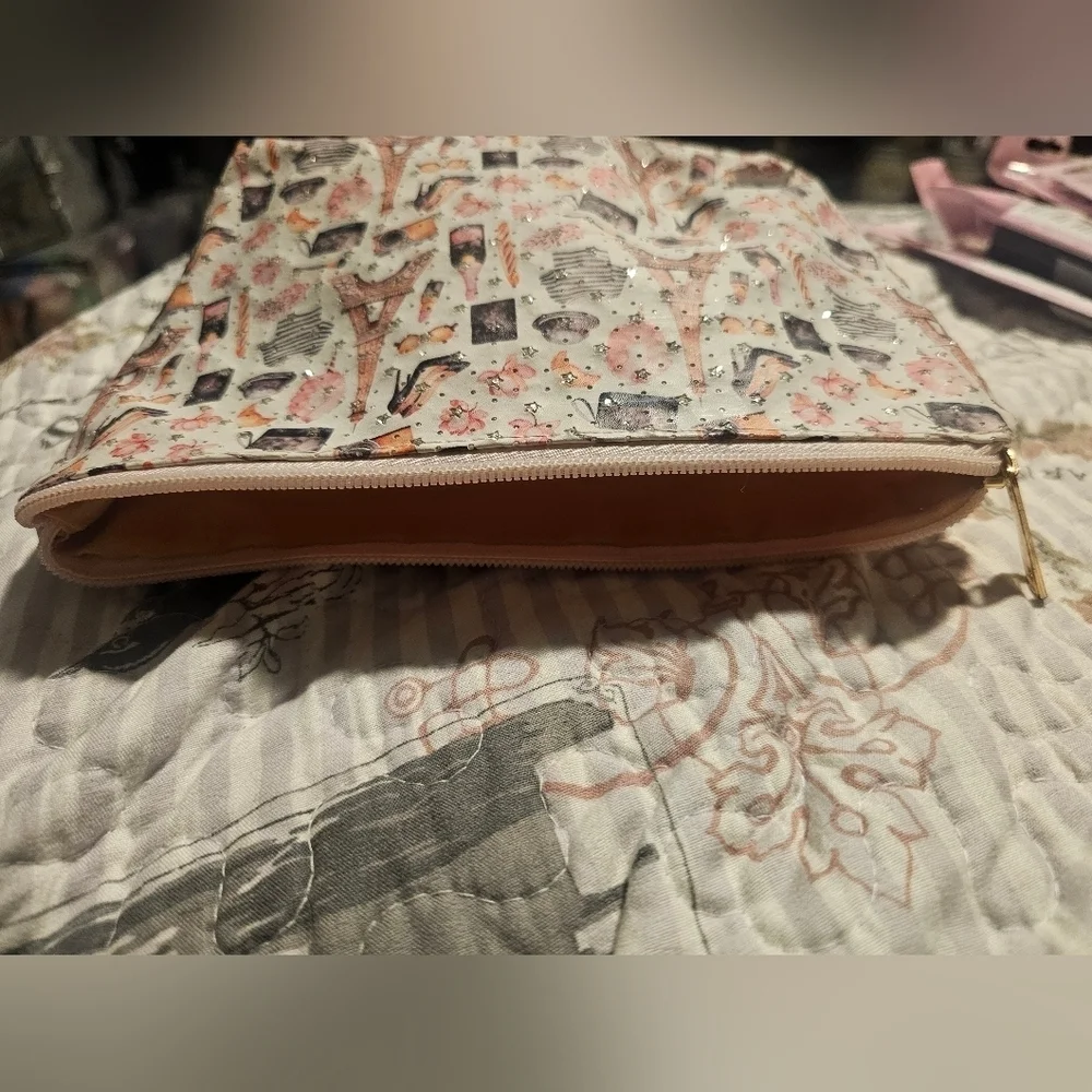 NWOT French Detailed Sparkle make-up bag